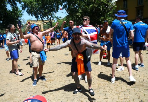 Fans Del Eintracht Frankfurt Y Del Rangers Lleban Las Calles De Sevilla Antes De La Final De La Europa League