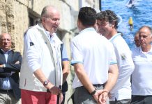 Ex-King Juan Carlos welcomed by cheering crowds on return to Spain following two-year exile Ex-King Juan Carlos returns to Spain after two year exile to take part in Galicia sailing regatta