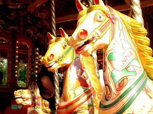 Fairground worker attacks dealer in row over 'merry-go-round' horses in Spain's Murcia