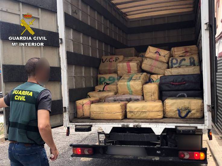 Police Chase Drug Smugglers Around Beach After Unloading Five Ton Hashish Stash In Spain's Murcia