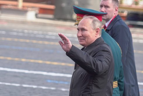 Der Grosse Auftritt: Präsident Putin Bei Der Siegesparade Zum Ende Des 2. Weltkrieges Auf Dem Roten Platz In Moskau