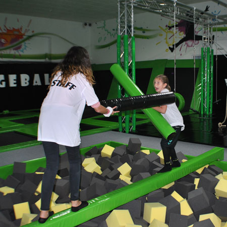 Diversión familiar llena de acción en Super Jump en Estepona en la Costa del Sol, España