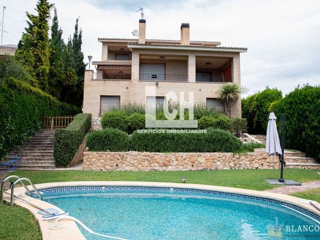 7 bedroom Villa for sale in Torrent - € 590
