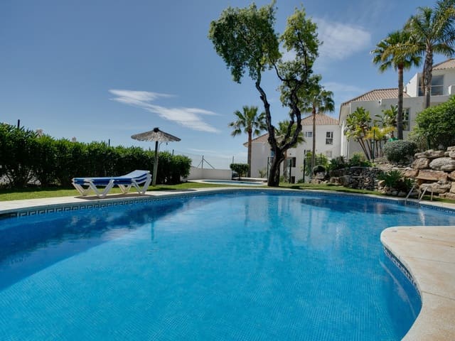 2 bedroom Apartment for sale in Estepona - € 190