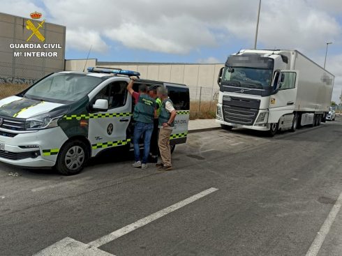 Man Dies After Clinging Onto Rear View Mirror Of Speeding Lorry On Spain's Costa Blanca