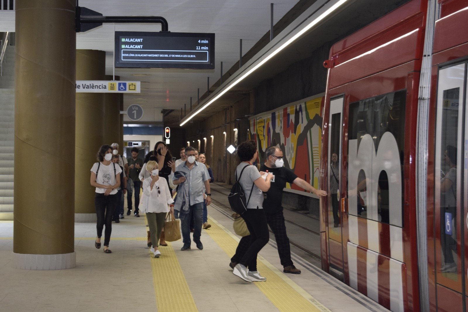 Men stabbed Valencia Metro passengers in Spain to steal mobile phones