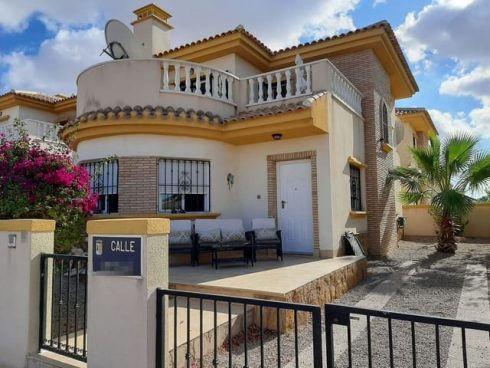 3 bedroom Villa for sale in Roldan - € 145