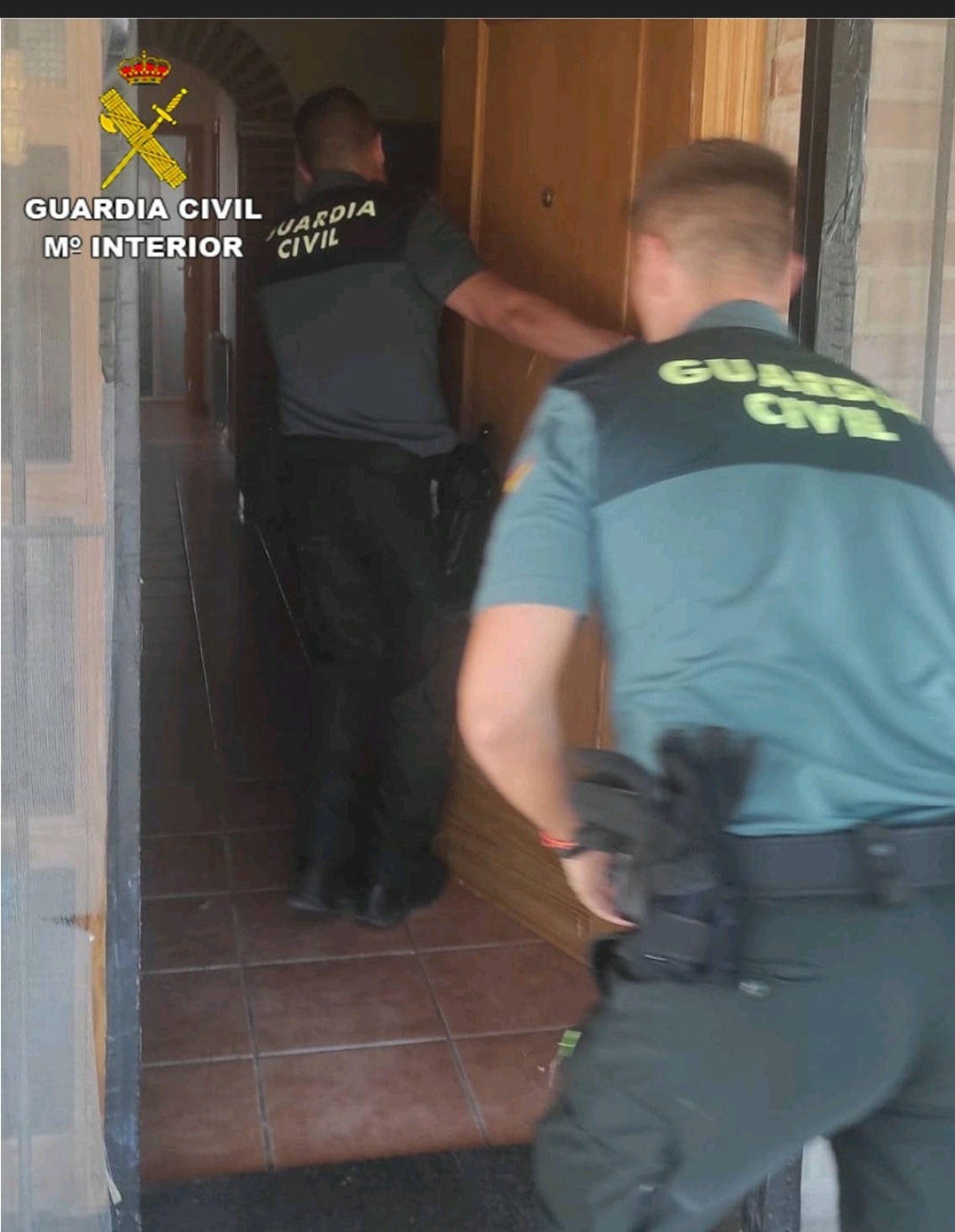 Un británico inconsciente en su casa en la provincia de Alicante ha sido rescatado después de que su preocupada esposa llamara a la policía española desde el Reino Unido.