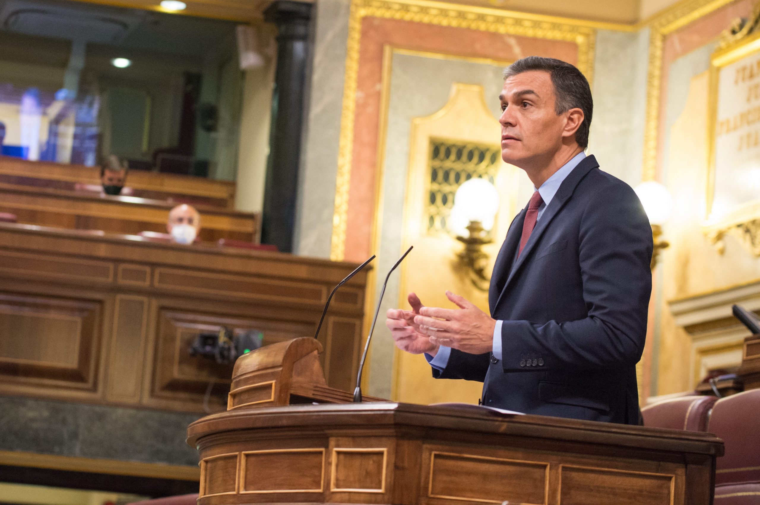 Pedro Sanchez announces windfall and temporary taxes on banks and energy companies in Spain