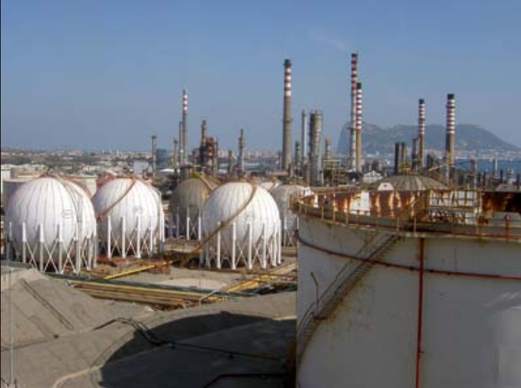 Gibraltar Bay Refinery Photo Wikimedia