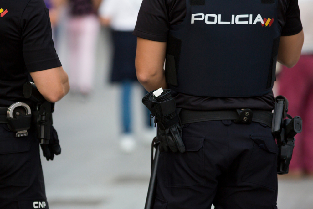 Off-duty policeman saves choking woman’s life in Spain’s Malaga
– News X