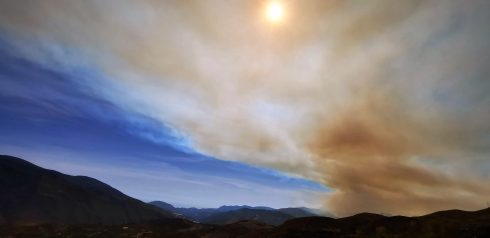 Vecinos de LECRIN, en Granada, España, afrontan tercera noche con incendios que se propagan sin control