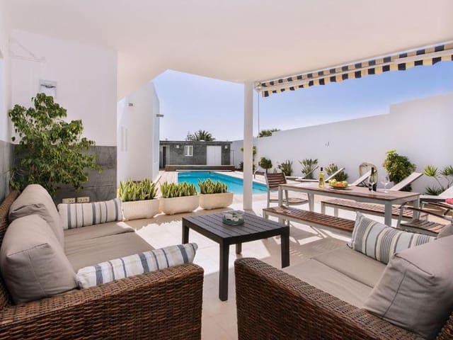 5 bedroom Villa for sale in Costa Teguise - € 650