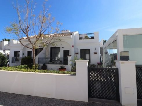 2 bedroom Villa for sale in Algorfa with pool - € 174