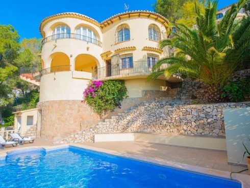2 bedroom Villa for sale in Benissa with pool garage - € 385