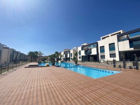 2 bedroom Penthouse for sale in Punta Prima with pool – € 209,950