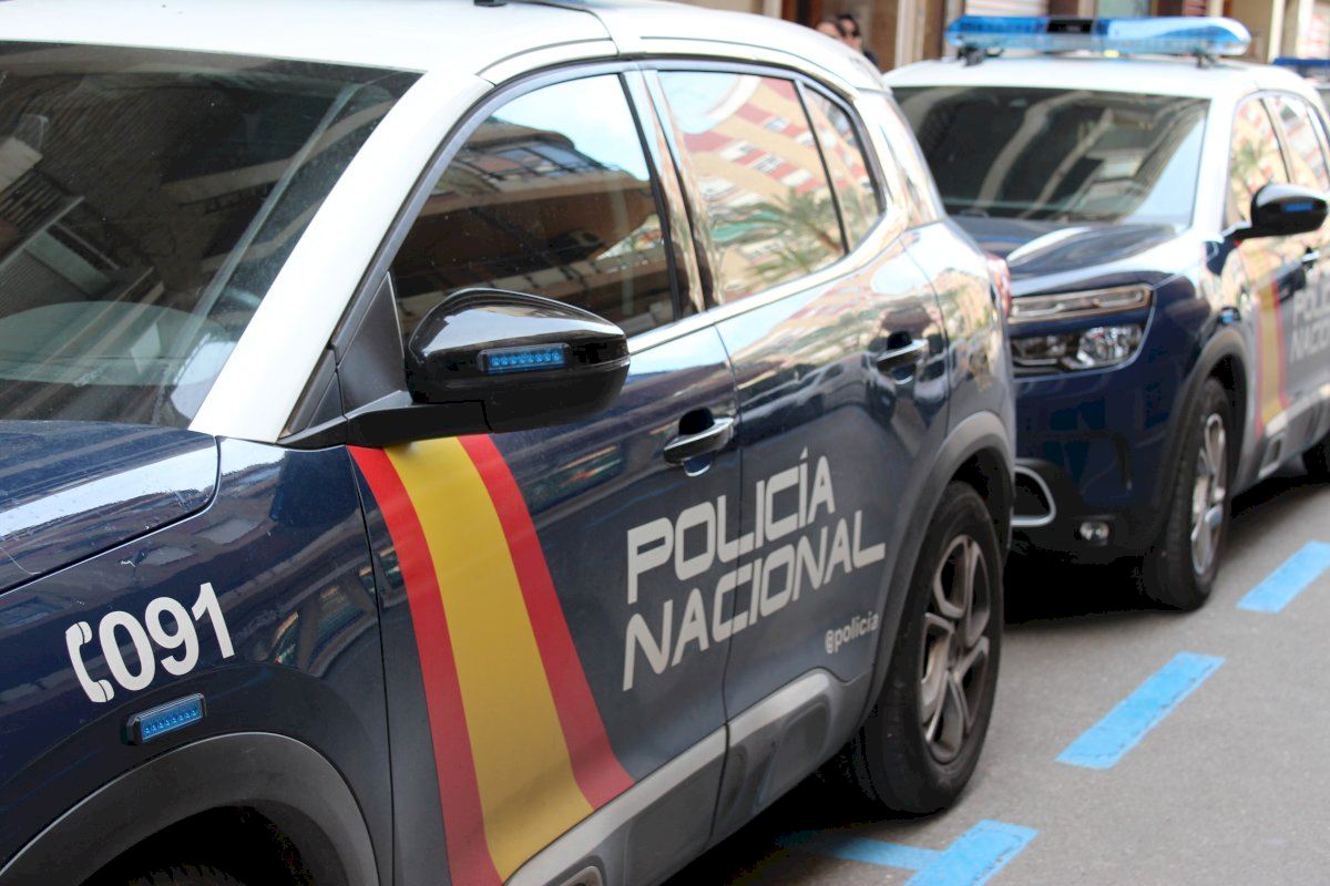 Axe Wielding Man In Spain's Valencia Area Attacks Ex Wife's Car With Young Children Inside