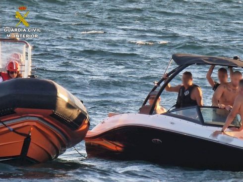 Police Rescue Stranded Boat Passengers With Not Enough Life Jackets On Spain's Costa Blanca