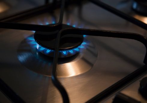 Spain investigates leading energy companies over delays to customers wanting cheapest gas tariff
