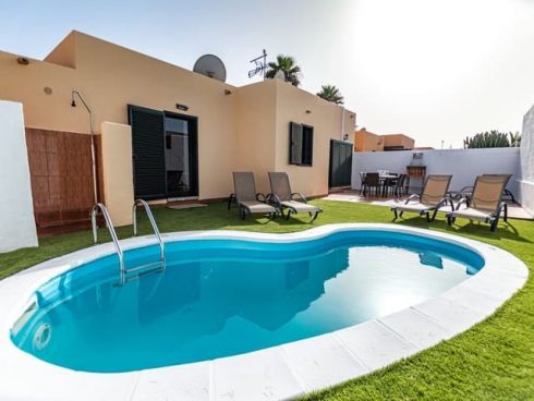 3 bedroom Villa for sale in Corralejo with pool garage - € 295
