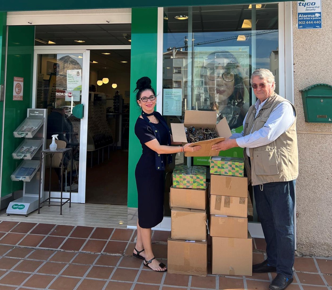 Specsavers in Javea on Spain’s Costa Blanca donates over 1,500 pairs of glasses to Lions International
– News X