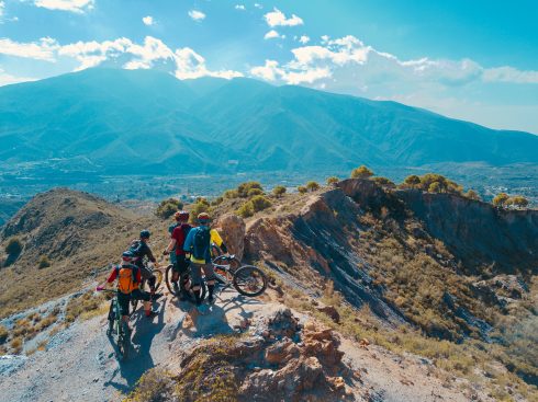 Las curvas en el sur de España son las vacaciones perfectas para andar en bicicleta de montaña