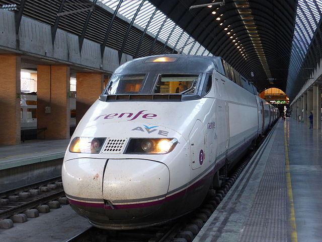 El AVE Málaga-Madrid de España celebra su 15º aniversario: más de 30,5 millones de pasajeros se benefician de la conexión de alta velocidad.