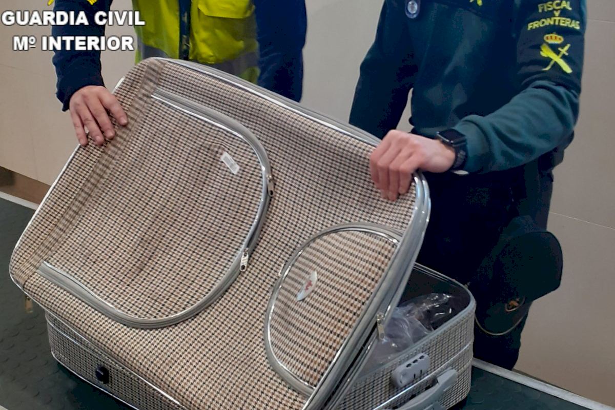 British Man With Suitcase Full Of Drugs Is Caught At Spain's Valencia Airport