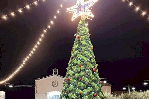 Five Metre Tall Christmas Tree Made From 600 Balls Of Wool Adorns Town Square In Spain's Costa Blanca Area