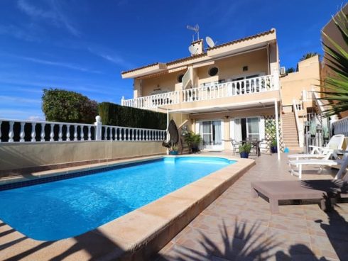 3 bedroom Semi-detached Villa for sale in Ciudad Quesada with pool - € 249