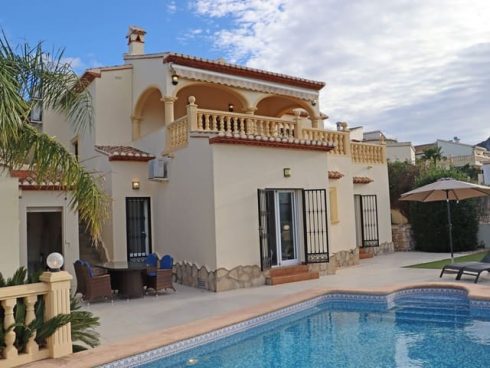 3 bedroom Villa for sale in Orba with pool - € 360