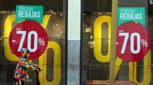 EXPLAINER: A guide to when the big January fashion sales start in Spain