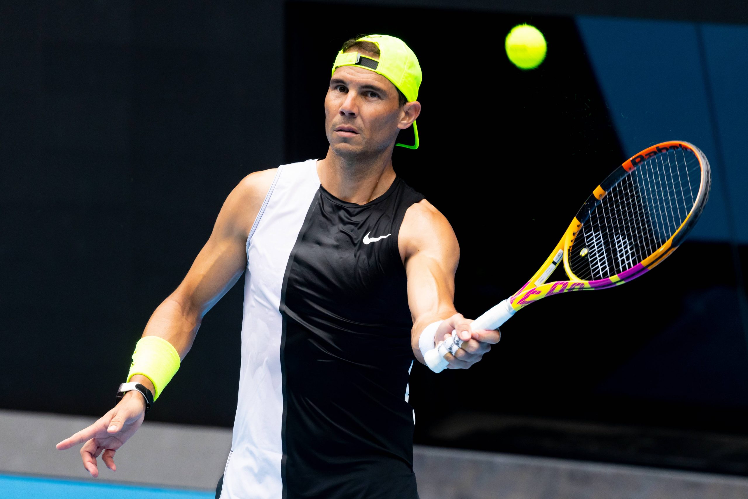 El español Rafa Nadal se prepara para su defensa en el Abierto de Australia en Melbourne