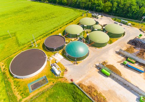 Residuos que no quieres: Repsol firma un acuerdo para encontrar vías para convertir los residuos agrícolas españoles en combustible renovable