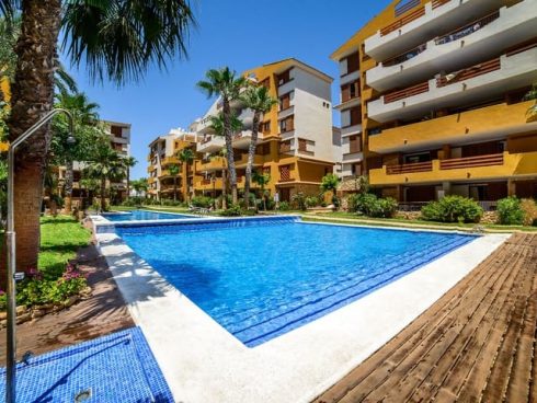 2 bedroom Apartment for sale in Punta Prima with pool - € 210
