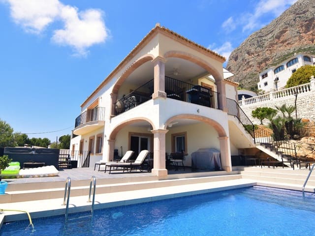 3 bedroom Villa for sale in Javea / Xabia with pool garage - € 749