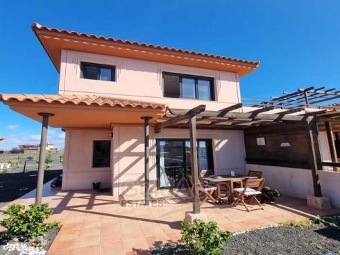 2 bedroom Villa for sale in Majanicho with pool - € 185