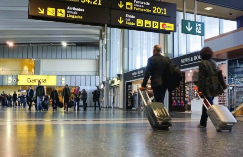 Well Dressed Thieves Rob Foreign Tourists At Spain's Valencia Airport