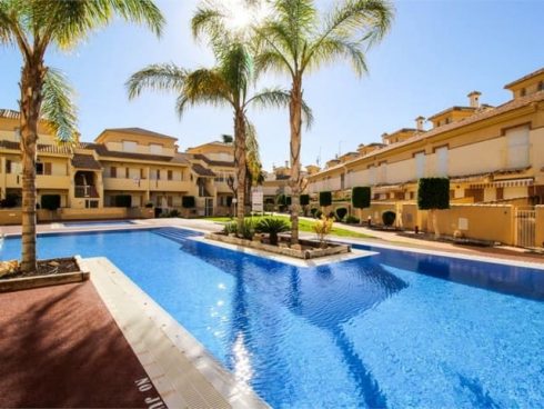 2 bedroom Apartment for sale in Los Alcazares with pool - € 95