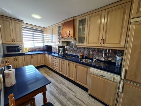 3 bedroom Flat for sale in Estepona with garage - € 175