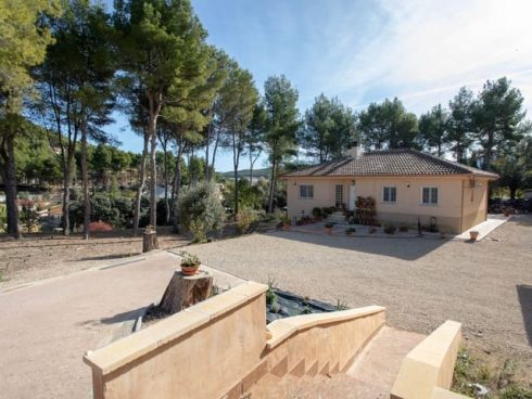 5 bedroom Villa for sale in Alcoy / Alcoi with garage - € 294