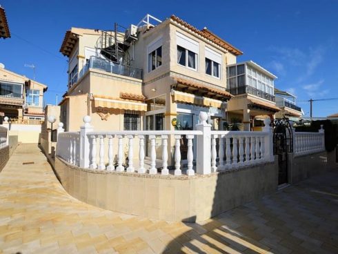 3 bedroom Apartment for sale in Playa Flamenca with pool - € 165