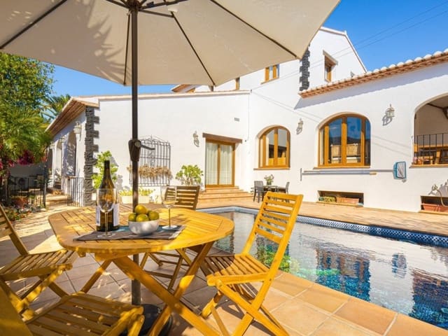 6 bedroom Villa for sale in Alcalali / Alcanali with pool garage - € 395