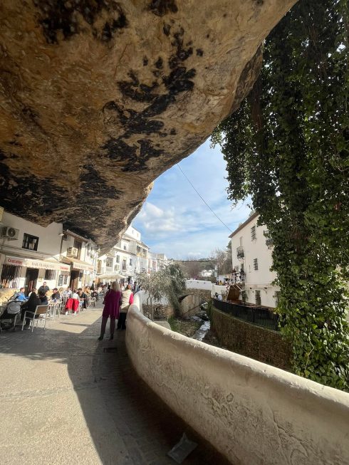 Desnudarse carbón Prohibición Setenil de las Bodegas: A Spanish pueblo paradise inside a labyrinth of  steep cliffs - Olive Press News Spain