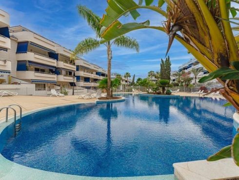 2 bedroom Apartment for sale in Los Cristianos with pool - € 370