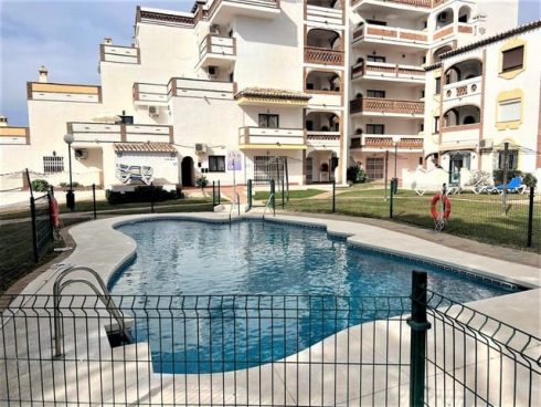 2 bedroom Apartment for sale in Sitio de Calahonda with pool - € 249