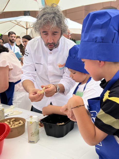 Diego Guerrero Explains Peanut Shelling At Chefs For Children