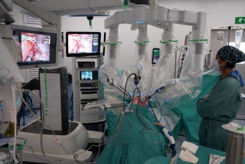 Robot Called 'da Vinci' Helps Carry Out Pioneering Lung Transplant In Spain's Barcelona