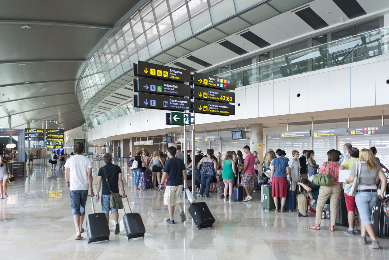 Thieves Distracted Travellers In Well Planned Robberies At Spain's Valencia Airport