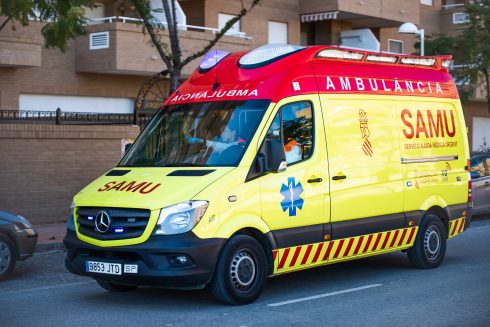 Ambulance driver in Benidorm steals cash and jewellery worth €4,500 from an elderly couple en route to hospital